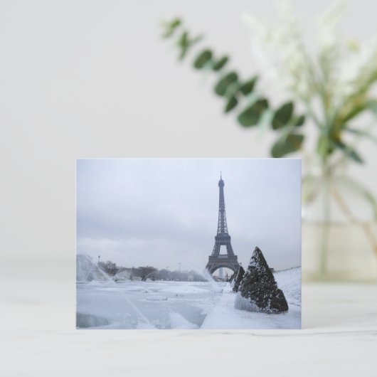 Carte Postale Tour Eiffel en hiver (Debout devant)