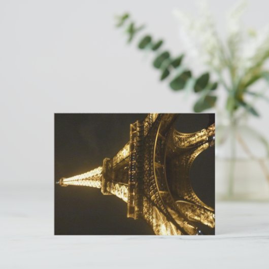 Carte Postale Tour Eiffel en soirée (Debout devant)