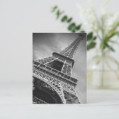 Carte Postale Tour Eiffel Noir & Blanc Du Bas - Paris (Debout devant)