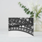 Carte postale Tour Eiffel noir et blanc (Debout devant)