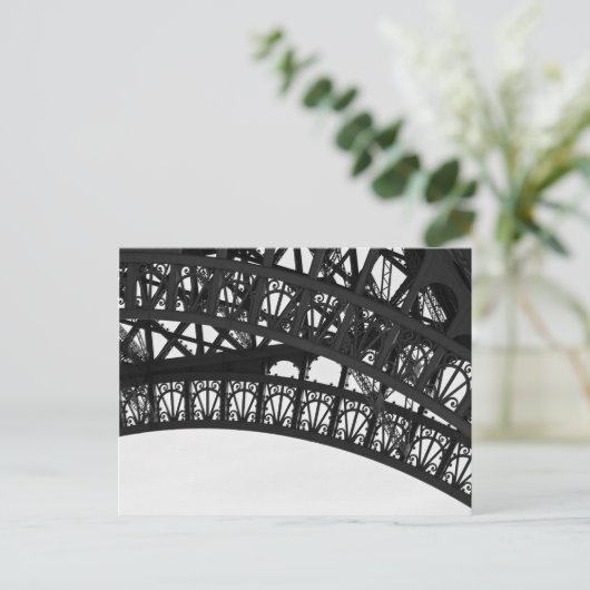 Carte postale Tour Eiffel noir et blanc (Debout devant)