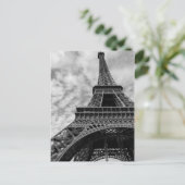 Carte Postale Tour Eiffel noir et blanc vue d'en bas - Ville de  (Debout devant)