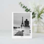 Carte Postale Tour Eiffel, Paris (Debout devant)