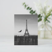 Carte Postale Tour Eiffel Paris, France (Debout devant)