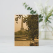 Carte Postale Tour Eiffel vintage (Debout devant)