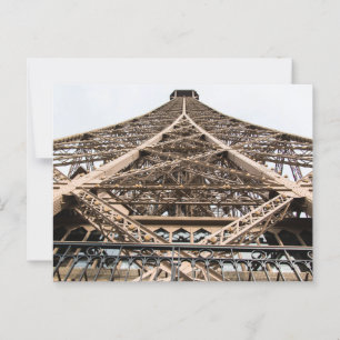 Carte Postale Tour Eiffel vue d'en bas : ferronnerie parisienne 
