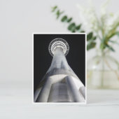 Carte Postale tour haute dans le ciel (Debout devant)