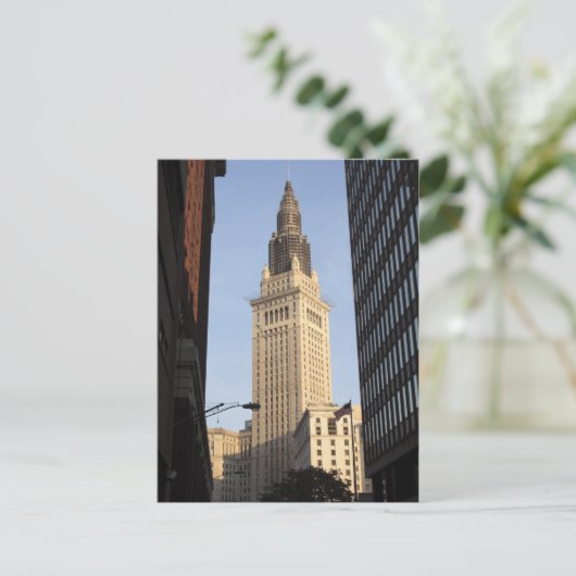 Carte Postale Tour Terminal, Vue depuis la rue (Debout devant)