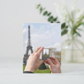 Carte Postale Tourisme à Paris (Debout devant)