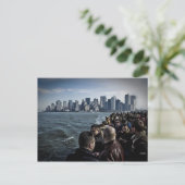 Carte Postale Touristes de Manhattan (Debout devant)