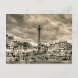 Carte Postale Touristes en Trafalgar Carré, Londres