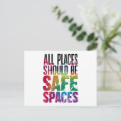 Carte Postale Tous les endroits devraient être des espaces sûrs  (Debout devant)