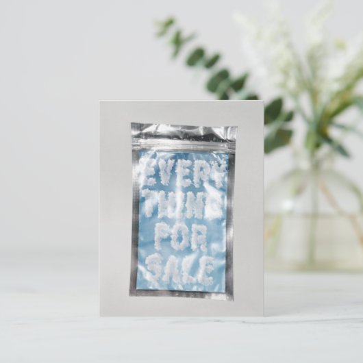 Carte Postale Tout à vendre (Debout devant)