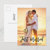 Carte Postale Tout juste mariés Modern Brush Script Photo (Devant / Derrière)