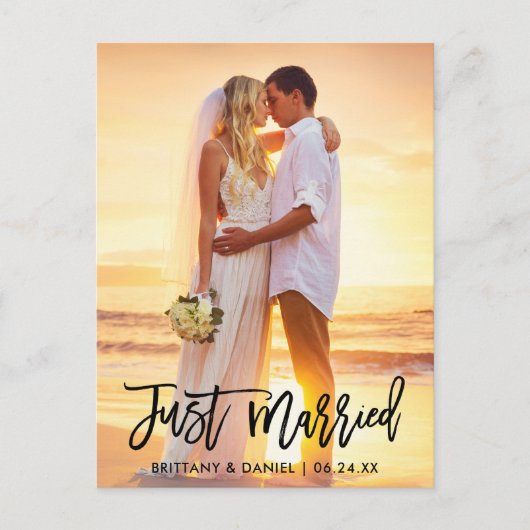 Carte Postale Tout juste mariés Modern Brush Script Photo (Devant)