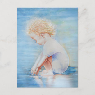 Carte Postale Tout-petit enfant sur la scène d'eau au bord du la