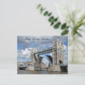 Carte postale Tower Bridge (Debout devant)