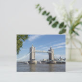 Carte postale Tower Bridge (Debout devant)