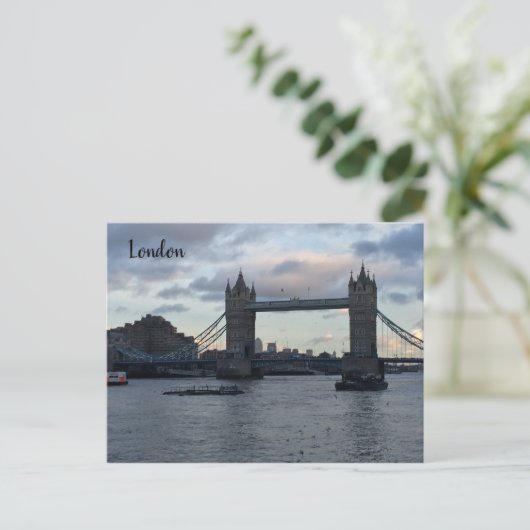 Carte Postale Tower Bridge (Debout devant)