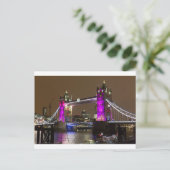 Carte Postale Tower Bridge dans Princess rose (Debout devant)