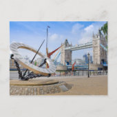 Carte Postale Tower Bridge et Sun Dial, Londres Royaume-Uni (Devant)