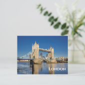 Carte Postale Tower Bridge, Londres (Debout devant)