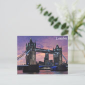 Carte Postale Tower Bridge, Londres (Debout devant)