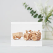 Carte Postale tracteur en bois (Debout devant)