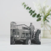 CARTE POSTALE TRACTEUR N° 33 (Debout devant)