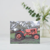 Carte Postale Tracteur rouge (Debout devant)