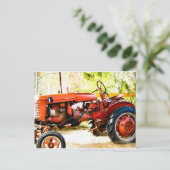 Carte Postale Tracteur rouge vintage (Debout devant)