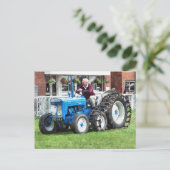 Carte Postale TRACTEURS vintages (Debout devant)