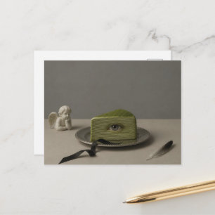 Carte Postale Tranche surréaliste de gâteau au matcha avec un œi