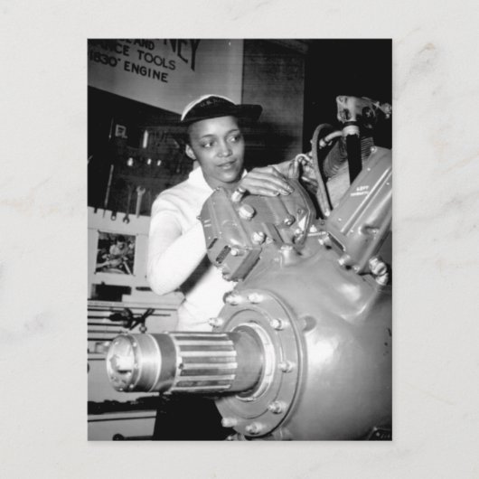 Carte Postale Travailleuse en usine avec moteur d'aéronef (Devant)