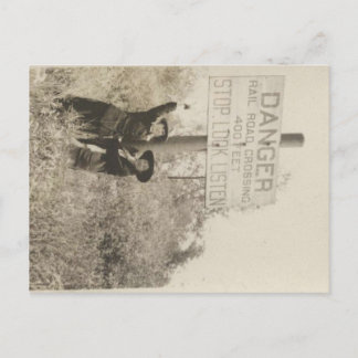 Carte postale Traversant le chemin de fer