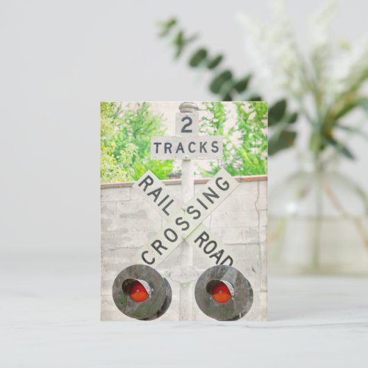 Carte postale Traversée de chemin de fer (Debout devant)