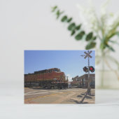 Carte Postale Traversée ferroviaire (Debout devant)