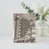 Carte Postale Trellick Tower dessin original (Debout devant)