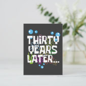 Carte Postale Trente ans plus tard, drôle de fête d'anniversaire (Debout devant)