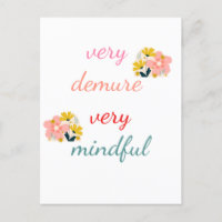 très Demure, très démodée très attentif