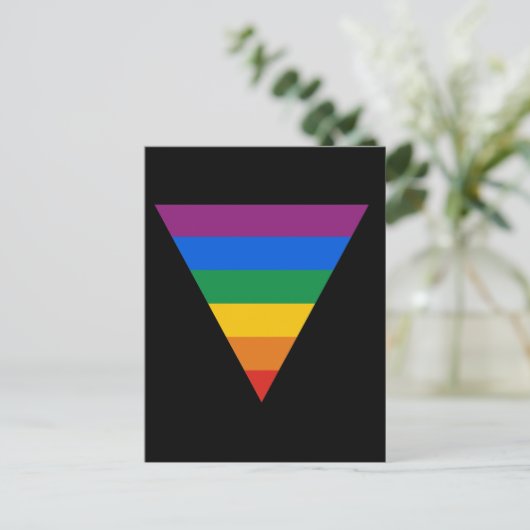 Carte Postale Triangle gay pride (Debout devant)