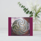 Carte Postale triskele en relief (Debout devant)