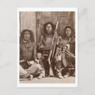 Carte Postale Trois Braves indiens, photographiés par le Royal E