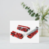 CARTE POSTALE TROIS MOTEURS À FEU DE JOUET (Debout devant)