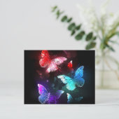 Carte Postale Trois papillons brillants sur l'arrière - plan de  (Debout devant)