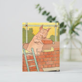 Carte Postale Trois petits cochons : Briques pour construire une (Debout devant)