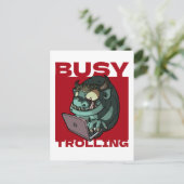 Carte Postale Troll drôle occupé à troller Internet Ordinateur p (Debout devant)