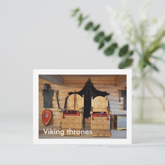 Carte Postale Trône viking (Debout devant)