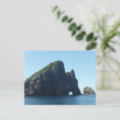CARTE POSTALE TROU DANS LA ROCHE (Debout devant)