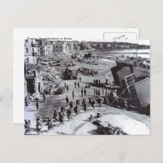 Carte Postale Troupes de la Seconde Guerre mondiale débarquant, (Devant / Derrière)